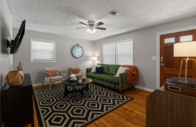 Cozy little house in the heart of Madison city