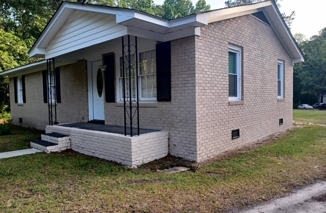 Cozy Little Nook, located 5 minutes from Moncks Corner.