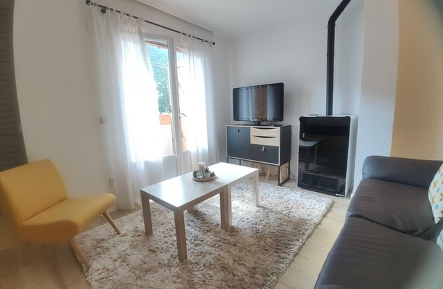 Cozy Loft with Pool in Villanúa – Perfect for 4 Guests
