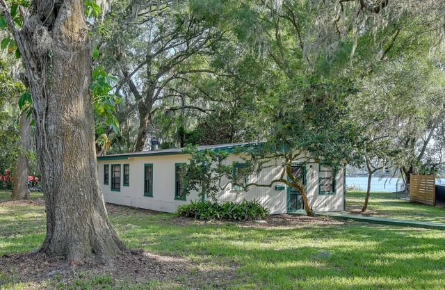 Cozy Lutz Vacation Rental w/ Lake Access