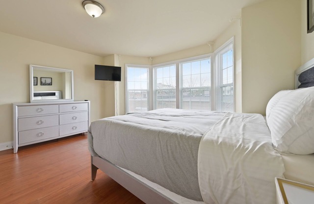 Cozy & Luxury 4 bedroom Baltimore downtown home