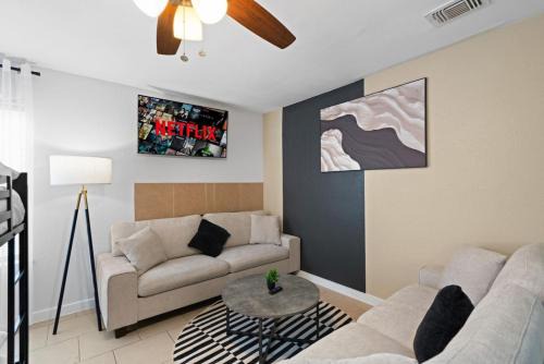 Cozy Luxury Retreat - Modern