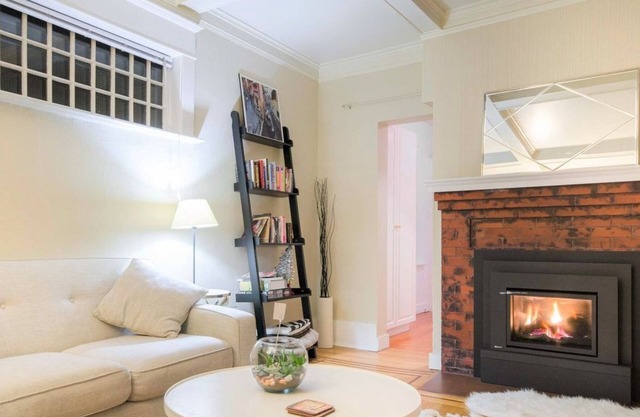 Cozy Main Floor in Historic Kitsilano Home – Walk to Beach & Shops