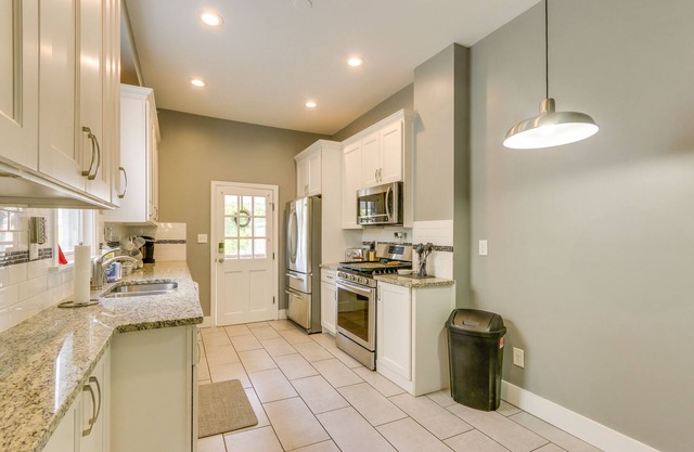 Cozy Maryland Abode - Gas Grill, Near Devil’s Den!