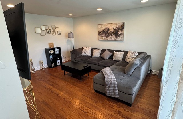 Cozy Midway Home
