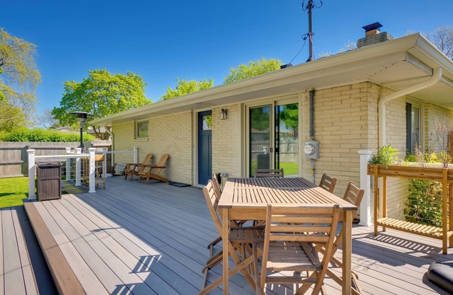 Cozy Milwaukee Apartment w/Deck, 2 Mi to Airport!