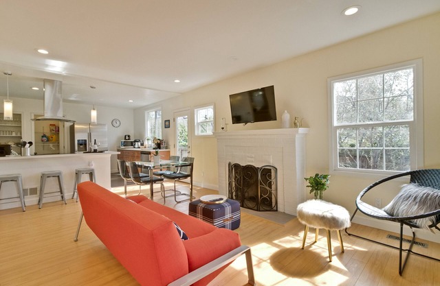 Cozy Modern 3B/1B entire house w A/C in San Mateo, California. No pet/smoke