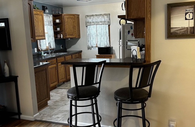 Cozy/Modern Home close to pool/park, quick Uber to downtown or the Univeristy