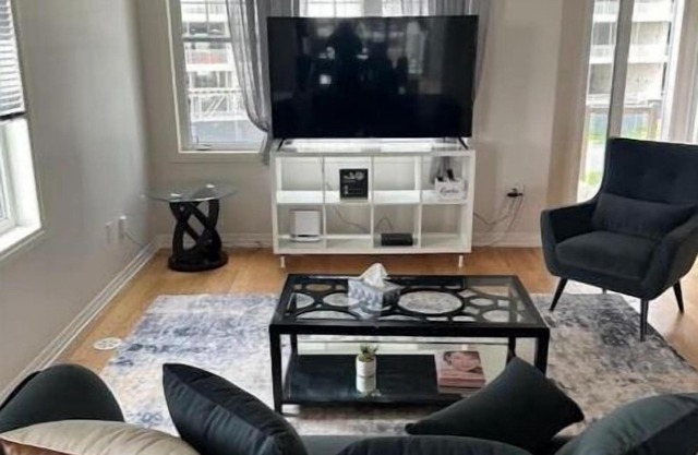 Cozy Modern Home in Bowmanville 3Br - New Downtown