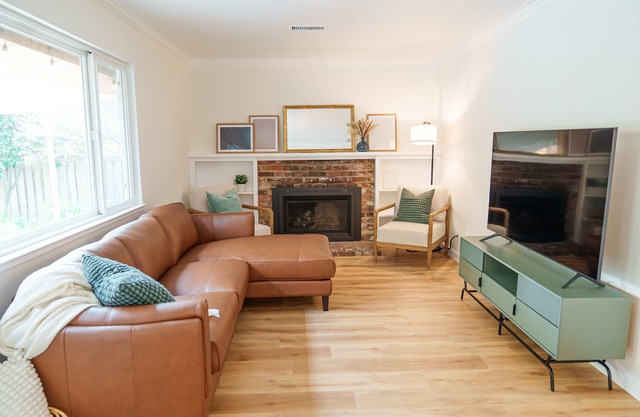Cozy Modern Homen