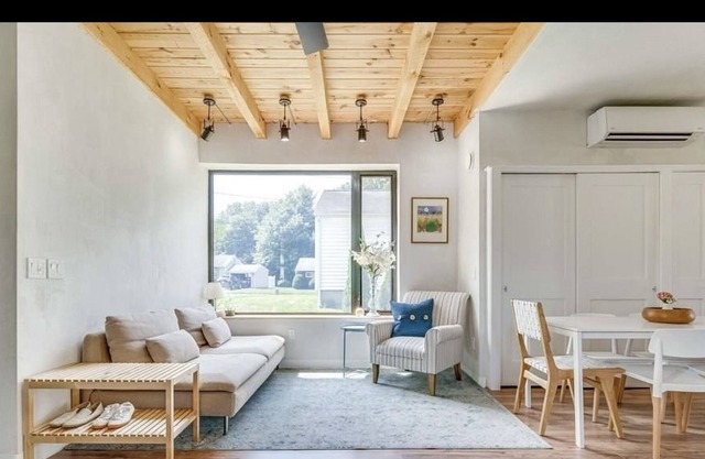 Cozy modern solar hideaway on the bike path!
