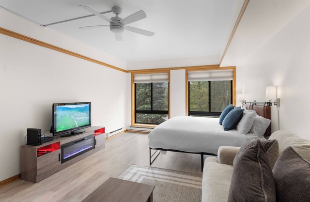 Cozy Mountain Studio Steps from the Base – Stylishly Furnished Escape!