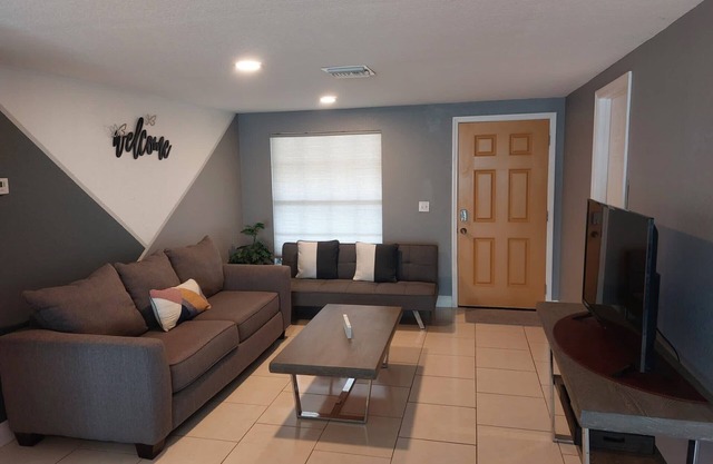 Cozy near to Busch Garden, Airport, Raymond James Stadium and more