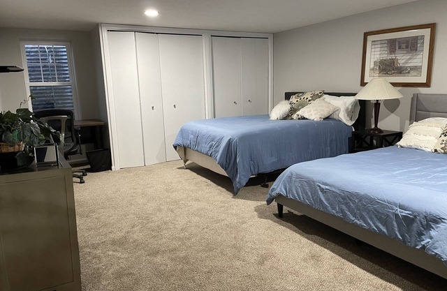 Cozy new 2 big bedrooms, 1bathroomn kitchen&appliances , washer&dryer 1 garage