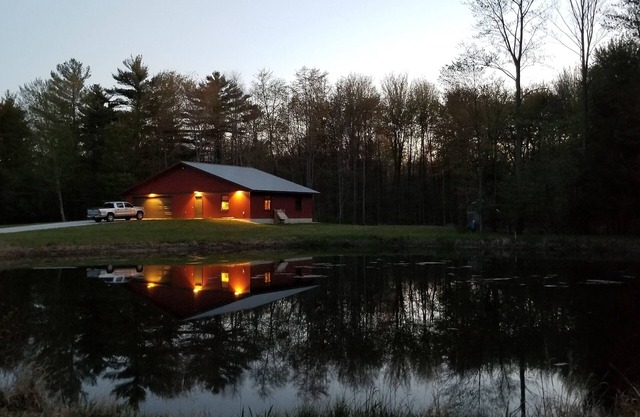 Cozy new built home for 2, country living with city near by