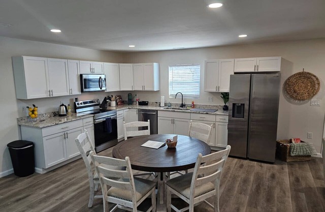 Cozy New Const. Ranch Near Park