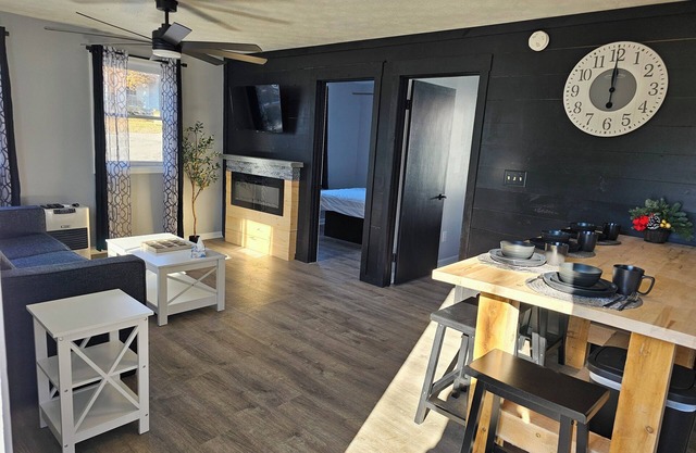 Cozy Newly Renovated 2-bedroom Condo By The Beach