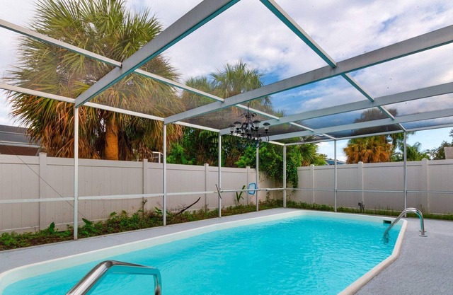 Cozy Oasis Home with Swimming Pool