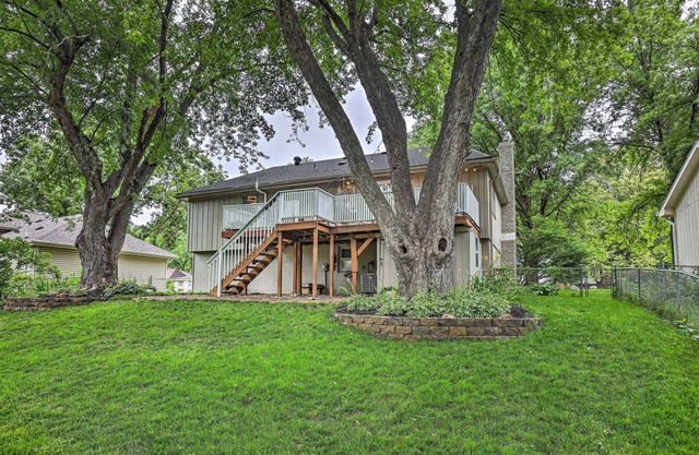 Cozy Omaha Home: Walk to Dining, Pets Welcome