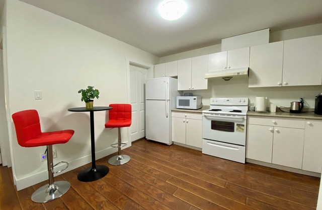 Cozy One Bed Suite With Private Entire