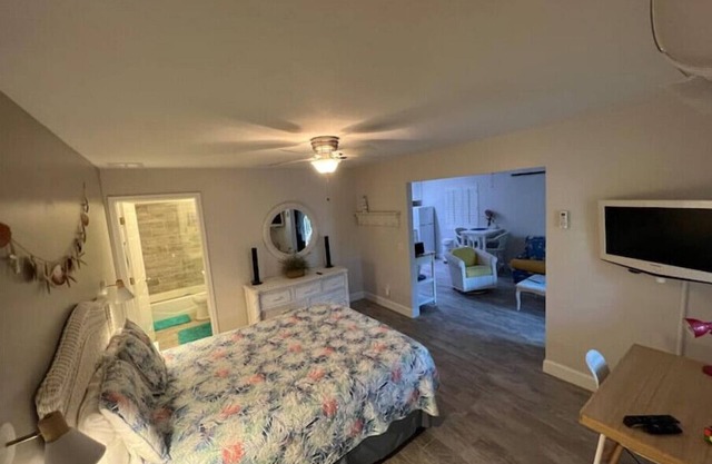 Cozy One Bedroom Beachfront Apartment in Melbourne Beach Florida!