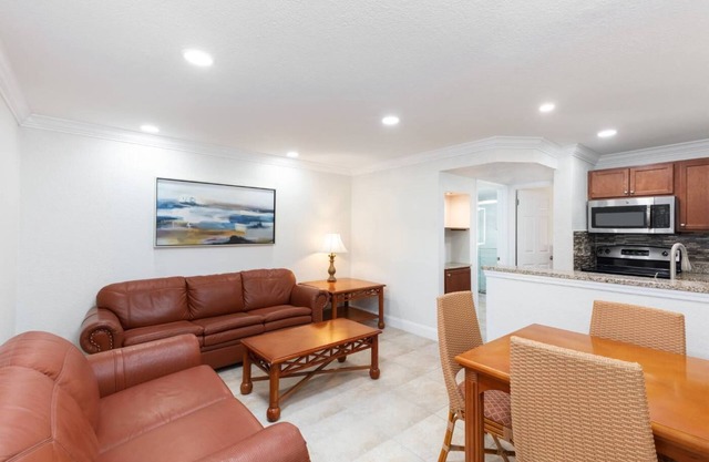 Cozy One Bedroom Resort Condo Very close to DISNEY