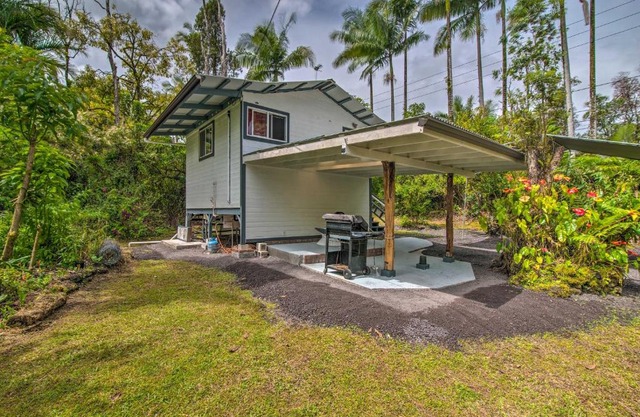 Cozy Pahoa Hideaway Near Black-Sand Beaches!