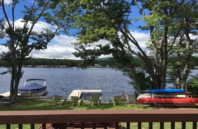 Cozy Peaceful 75' Lakefront House on Lake Henry! THIS WEEKEND PROMO