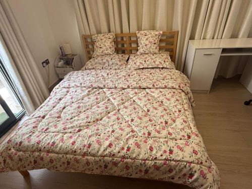 Cozy Peaceful Single Room with Balcony and Attached Washroom