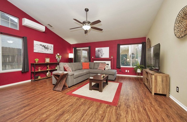 Cozy pet friendly home in a tranquil neighborhood