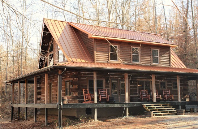 Cozy pine log cabin