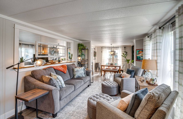 Cozy PNW Getaway w/Fire Pit: Walk to Beach!