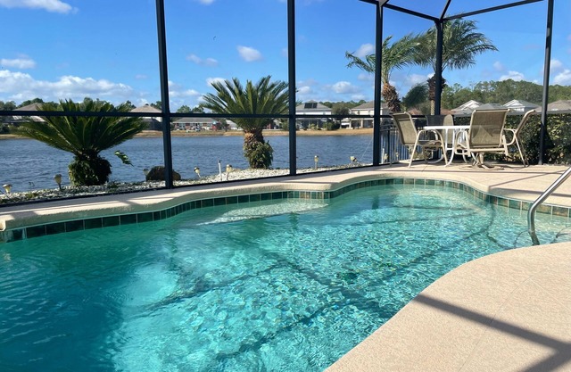 Cozy pool home in the heart of Port Orange, FL. Minutes away from Daytona Beach