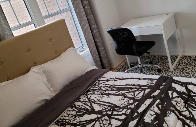Cozy private bedroom & washroom perfect for workers /OPG