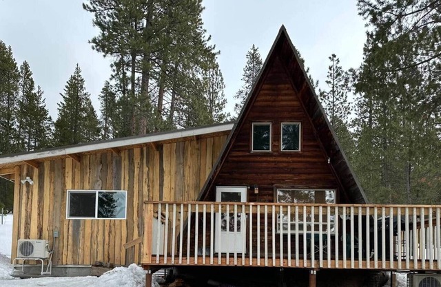 Cozy & Private Cabin in the woods!