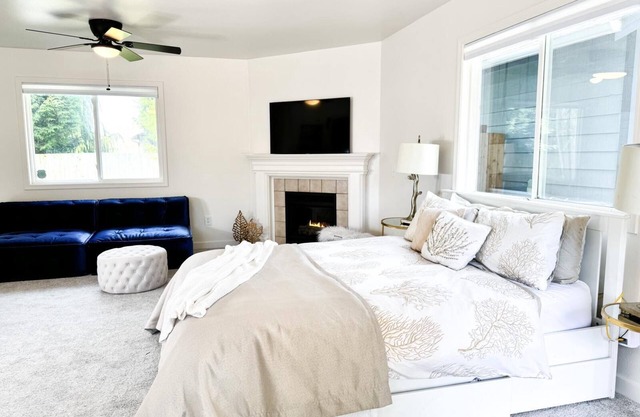 Cozy Private Guestroom, super close to great hiking trails!