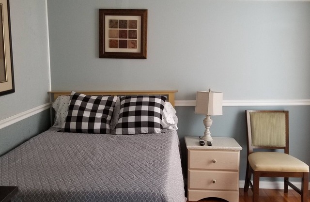 Cozy private room and bathroom perfect for any trip!