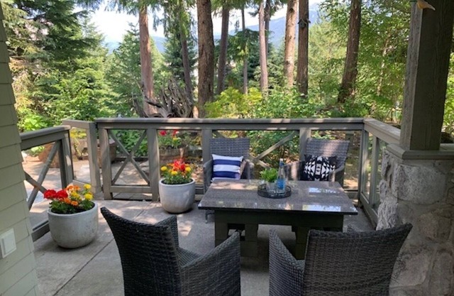 Cozy, private Whistler townhome -2 min drive from the heart of whistler village!