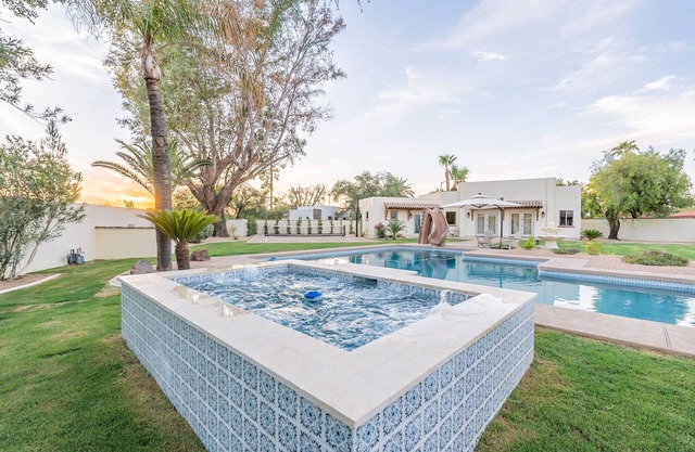 Cozy Pueblo Estate Escape for 16 w/Backyard Oasis