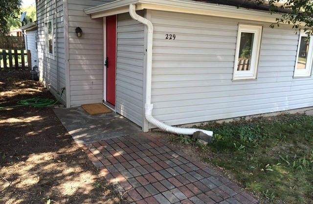 Cozy, Quaint, And Convenient Old Town Cottage
