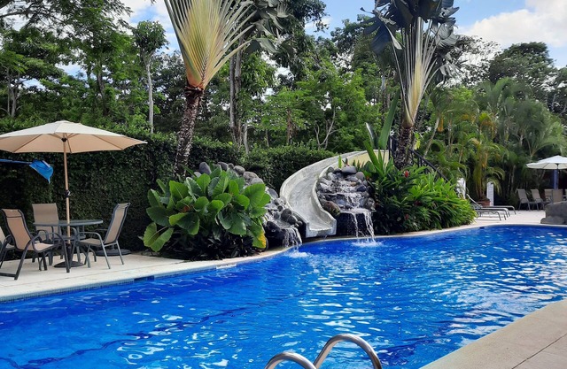 Cozy, quiet condo, steps to the pool, minutes to the beach, Club del Cielo