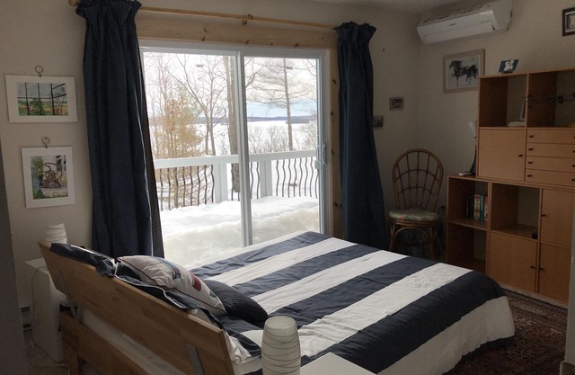 Cozy quiet cottage at Crow lake, direct access to lake