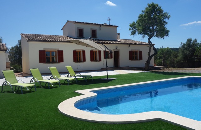 Cozy, quiet house with Pool, Wifi and sea view