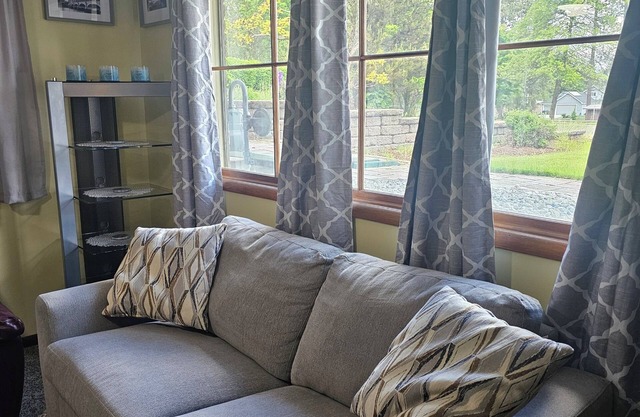 Cozy quiet Spokane home 5 minutes from downtown, across from Beautiful park