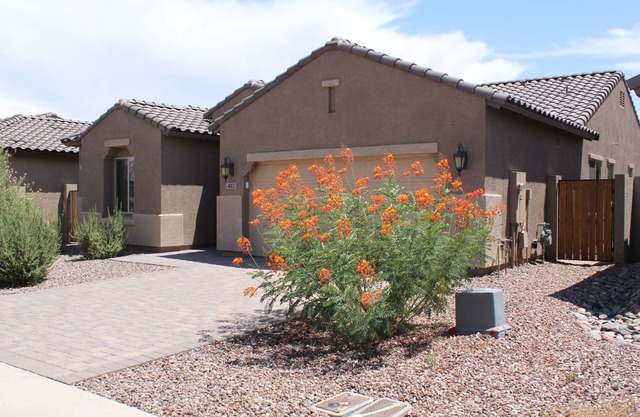 Cozy Rancher. Quiet Street. Walk to Community Pool, Or Hit the Greens!