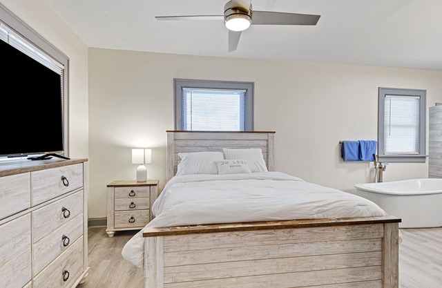 Cozy remodeled house close to the plaza and downtown!