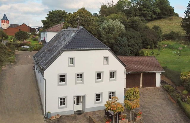 Cozy renovated farmhouse