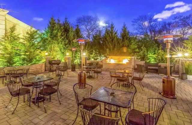 Cozy Room Near Turtle Back Zoo, Perfect Family Stay - Enjoy Outdoor Sun Terrace