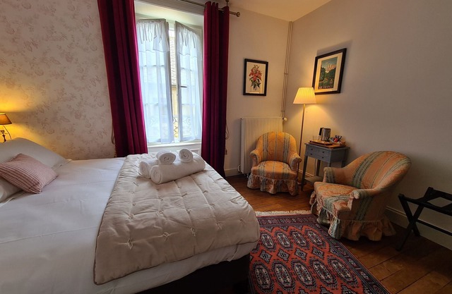 Cozy Room "Toscane" with Private Bath, 1st Floor, Breakfast Included, Central Châteauroux