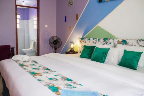 Cozy Rooms JKIA - 3 Bedroom With 5 Beds, 2Baths